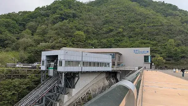 <div class="new-txt" style="color:#f6b2b3; margin-right:5px;">NEW!</div>【神奈川県愛甲郡愛川町】あいかわ公園に行ったら立ち寄りたい！ダムの上の「宮ヶ瀬ダム 水とエネルギー館」