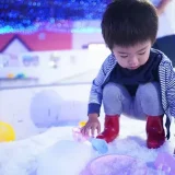【八王子市】真夏でも快適！屋内で雪遊び！？東京あそびマーレが最高