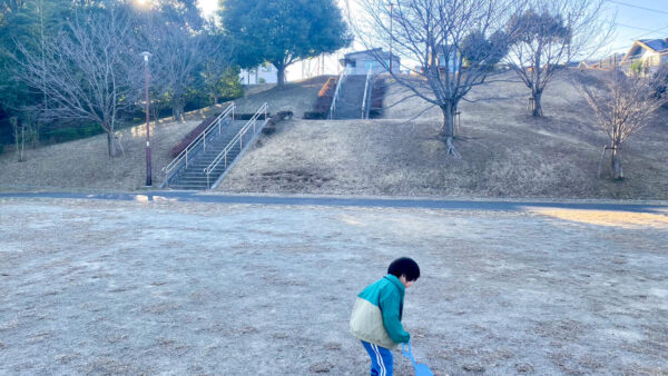 【町田市 薬師台】山王塚公園で親子で楽しくソリ滑り♪