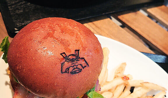 【町田駅徒歩圏内】日本一の和牛バーガー専門店！『SHOGUN BURGER(ショーグンバーガー)』